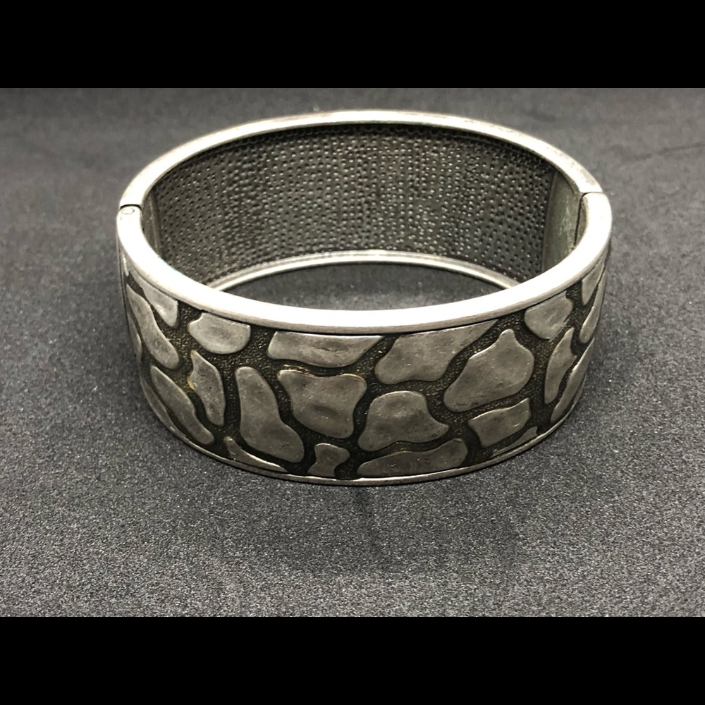 Premier Designs hinged bracelet